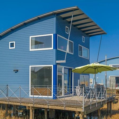 6 Pers. Waterfront Home Seeblick, Equipped Stilt House On The Water Anjum Exteriér fotografie