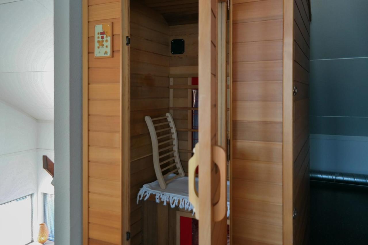 6 Pers. Waterfront Home Seeblick, Equipped Stilt House On The Water Anjum Exteriér fotografie